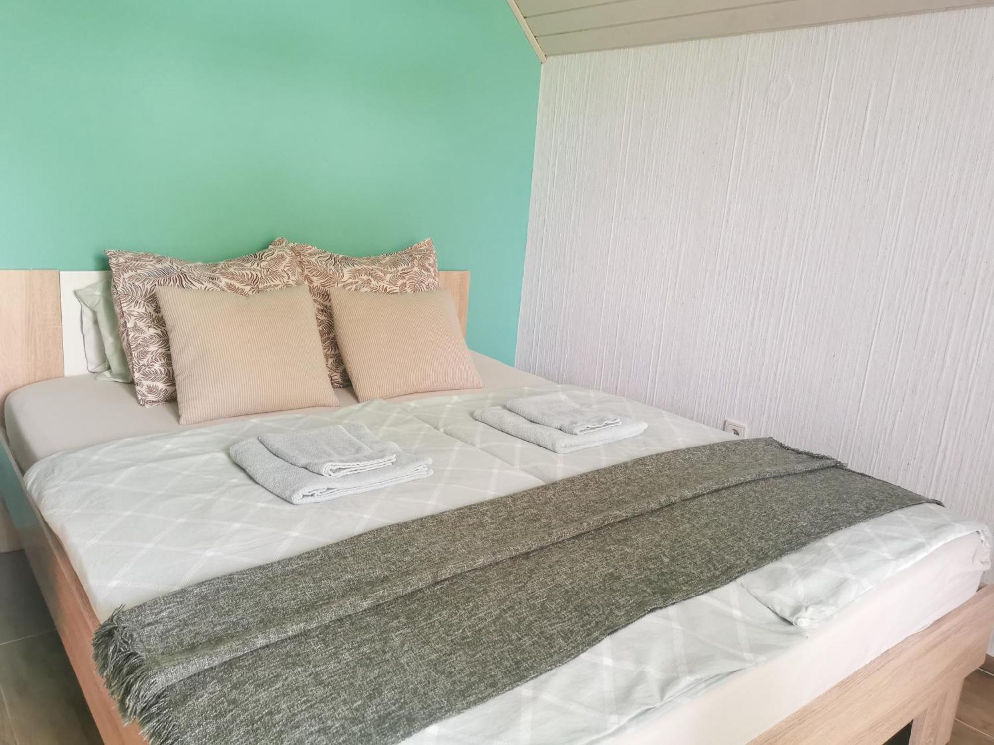 Deerwood Villa-Modern Cozy Apartment With Castle View Μπλεντ Εξωτερικό φωτογραφία