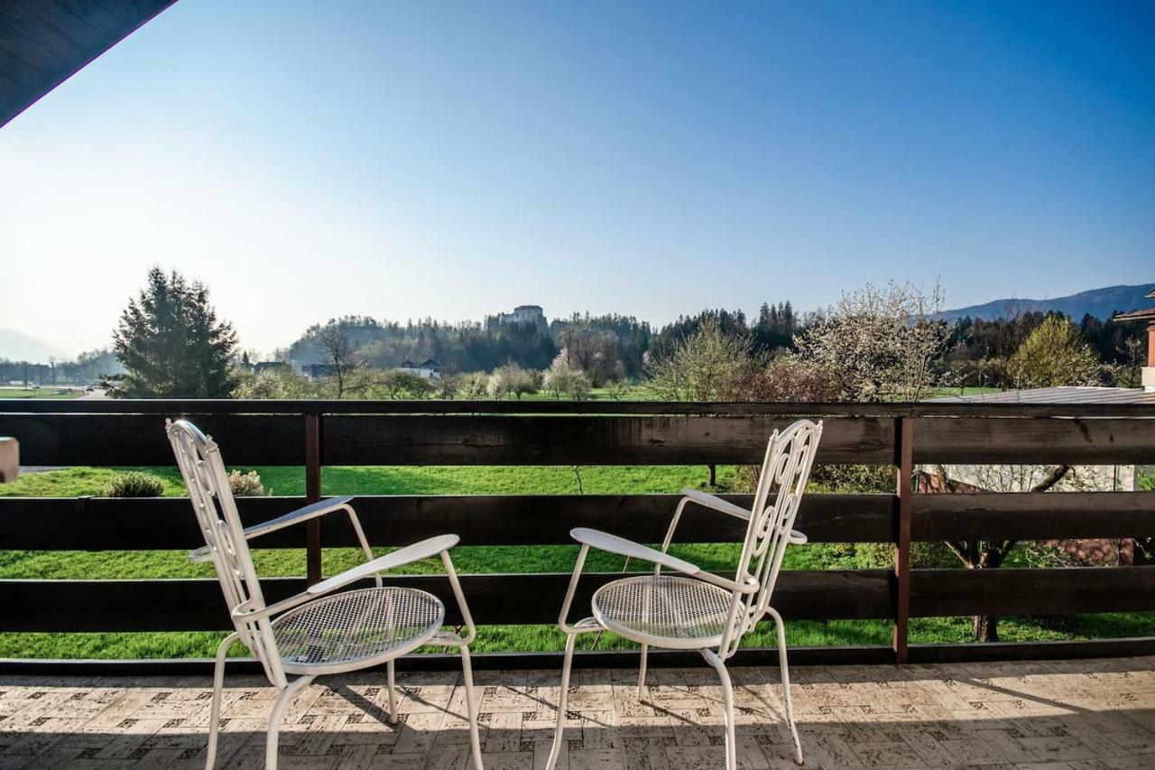 Deerwood Villa-Modern Cozy Apartment With Castle View Μπλεντ Εξωτερικό φωτογραφία